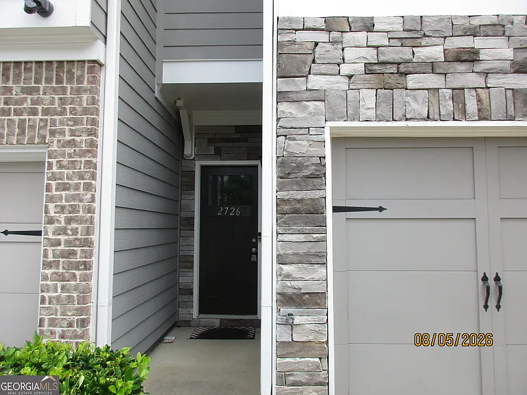 2726 Kemp Ct — Photo 2