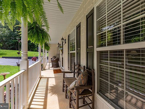 3rd image of 68 Coakley Ln