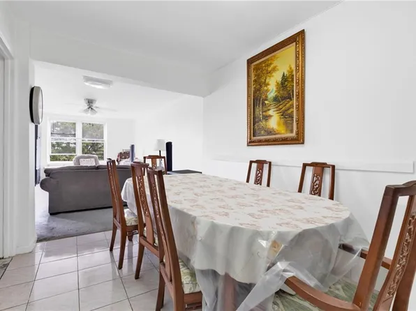 2580 Ocean Parkway image 9 of 19