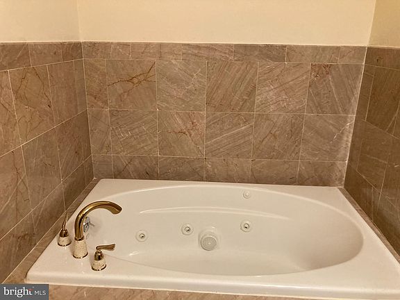 5th image of 117-21 Chestnut St #300