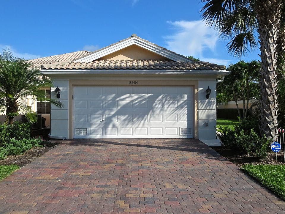 1st image of 8534 SE Retreat Dr