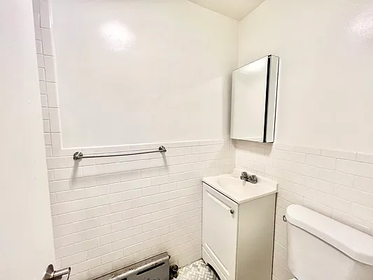 Rented by A&E Real Estate Management | media 11