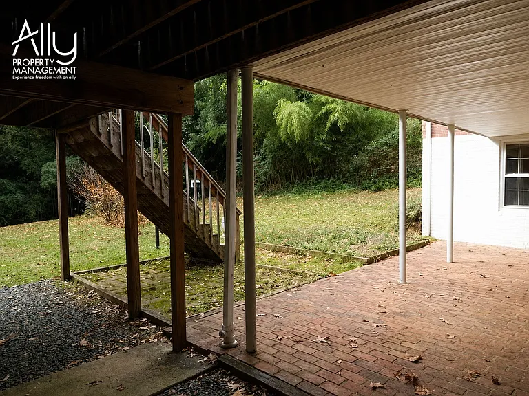 1605 Cambridge Cir — Photo 26