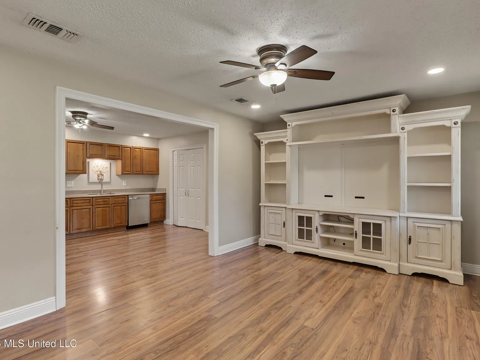 4 bed, 2.0 bath, 1250 sqft, $1,650 — Photo 4