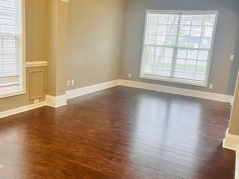 105 Charing Pl — Photo 16