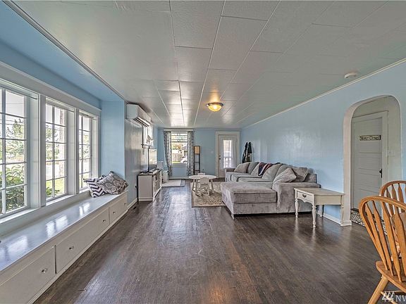 3rd image of 700 Vernon Ave