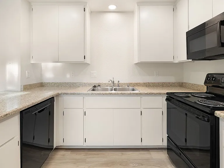 1661 Forest Avenue Apartments — Photo 27