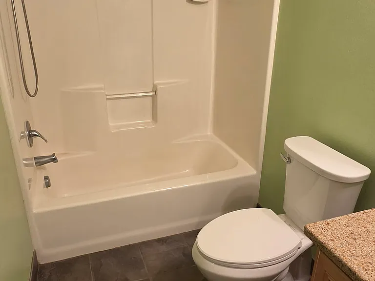118 SW Regulator St — Photo 7