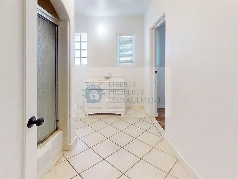 1725 W F St — Photo 16
