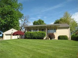 1414 Greentree Rd, Pittsburgh, PA 15220