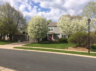 11818 Thornhill Rd, Eden Prairie, MN 55344