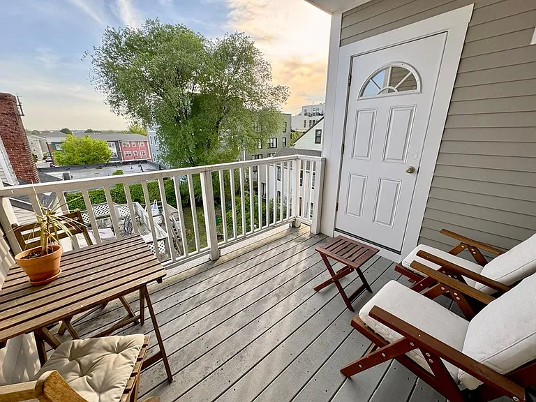 Side Balcony