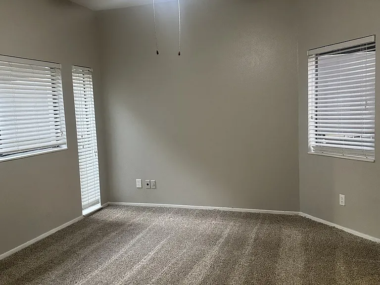 Augusta Court Apartments — Photo 45