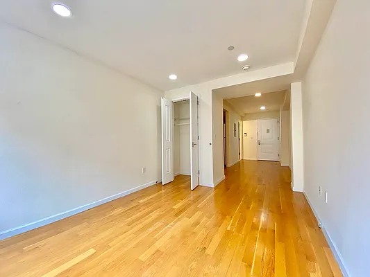 Rented by Astoria Realty | media 2
