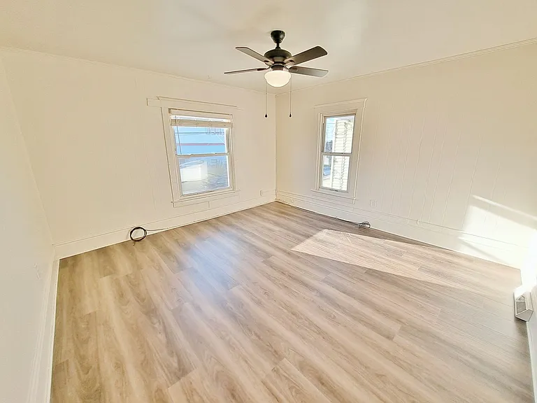 118 S Franklin St — Photo 20