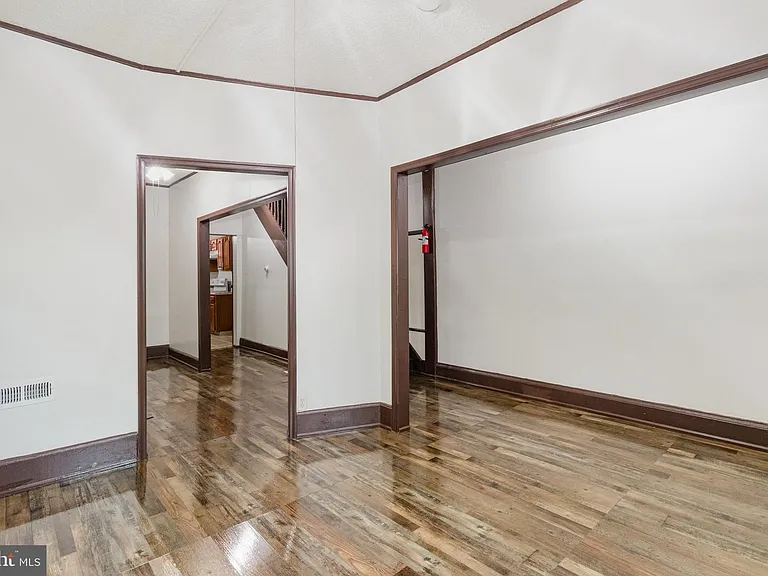 1353 Howard St — Photo 13