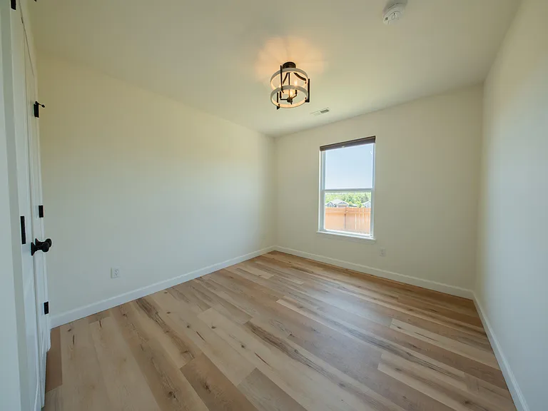 708 Promenade Dr — Photo 9