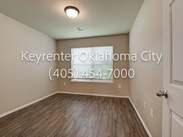 629 E Linden Ln — Photo 21