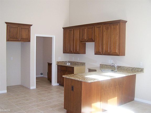 4th image of 14939 Village Park Cir