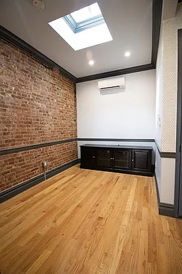 Rented by Lodger Corp | media 12