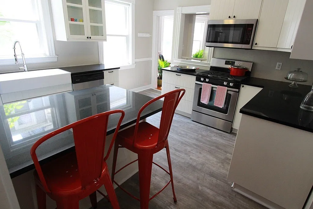 3 bed, 1200 sqft, $3,100 — Photo 4