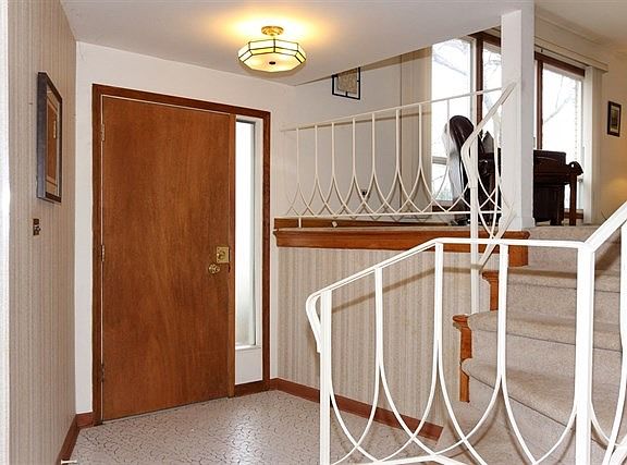5th image of 1140 Seymour Ave