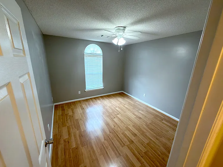 Guest Bedroom 1 Photo 2
