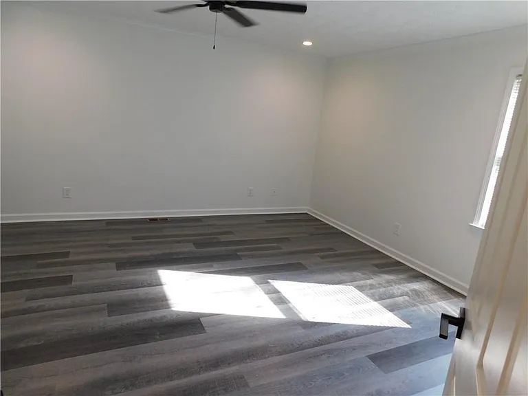 2460 Hinton Rd — Photo 9