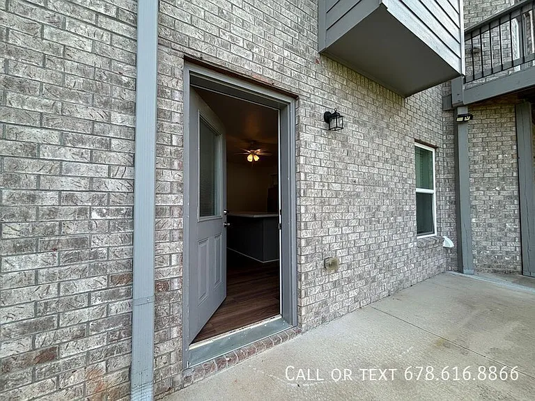 70 Charleston Ln — Photo 1