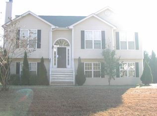 4151 Pine View Dr, Gillsville, GA 30543