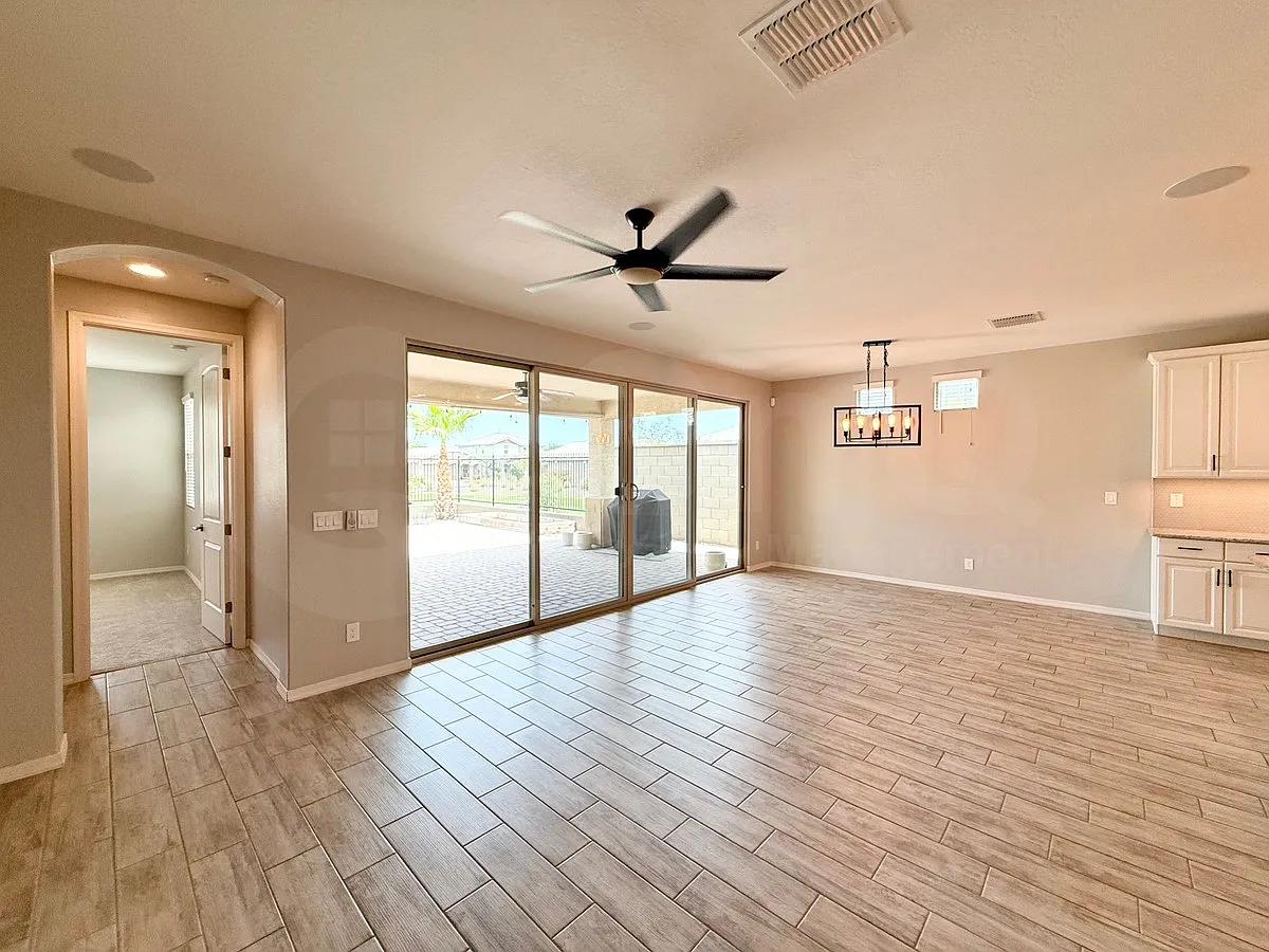 3 bed, 2.5 bath, 1803 sqft, $2,199 — Photo 3