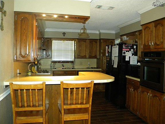5th image of 1010 Sugarbush Ln
