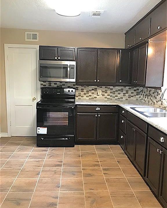 1st image of 1410 Forest Oaks Dr