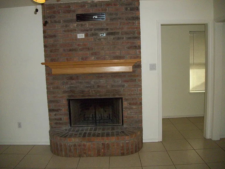 715A N Pecan St — Photo 5