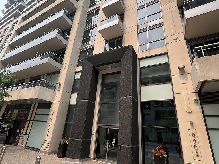9205 Yonge St #1611 — Photo 2