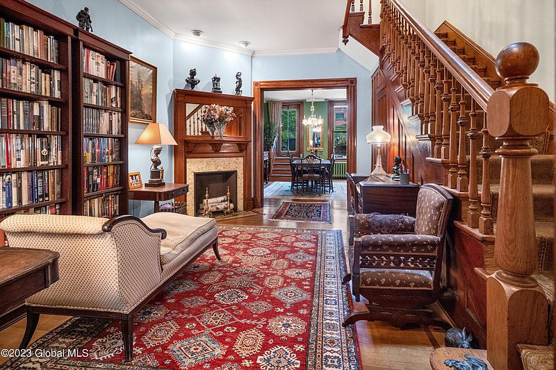 5th image of 407 Hamilton Street