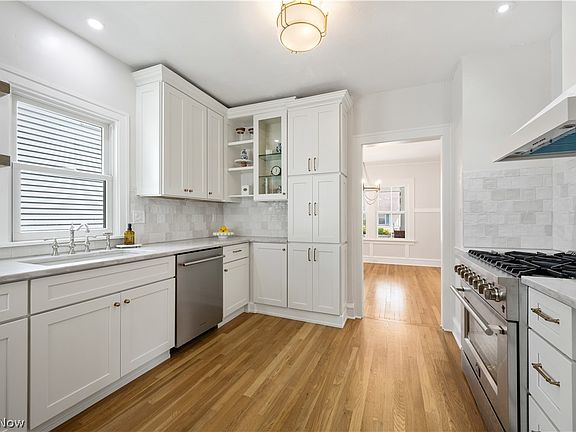 5th image of 2096 Reveley Ave