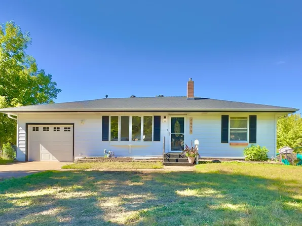 1979 Memory Ln, North Saint Paul, MN 55109