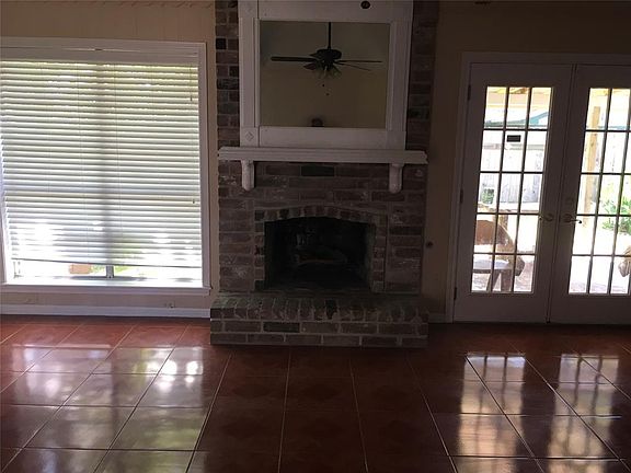 3rd image of 6911 Pine Vista Ln