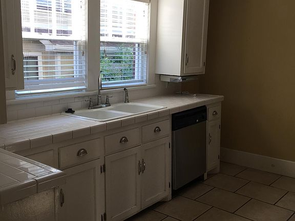 4th image of 1302 Beechwood Ave