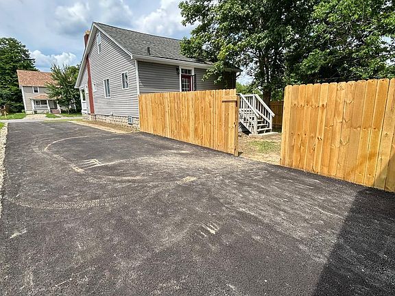 4th image of 1941 Denune Ave