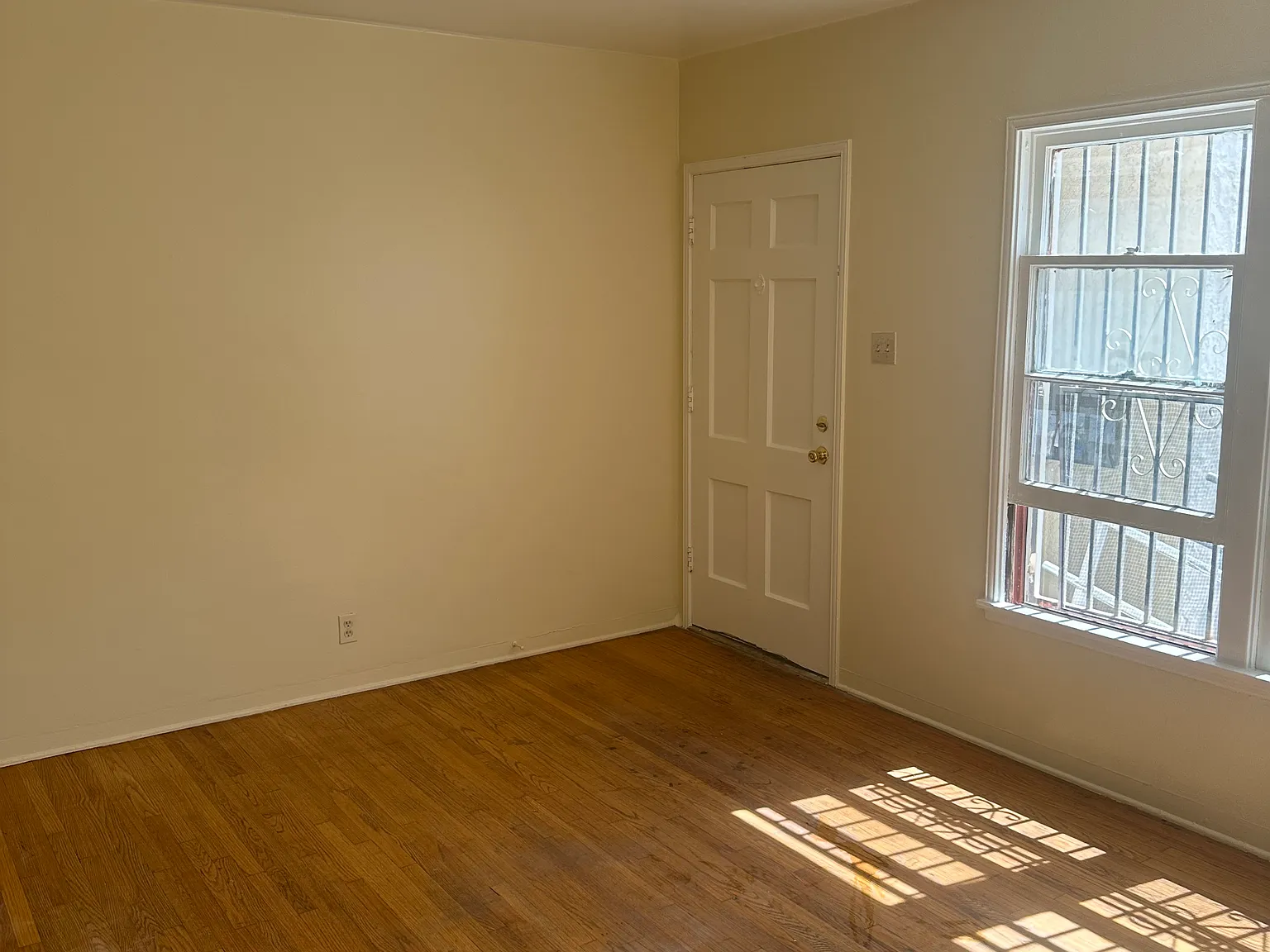 2417 Magnolia Ave — Photo 1