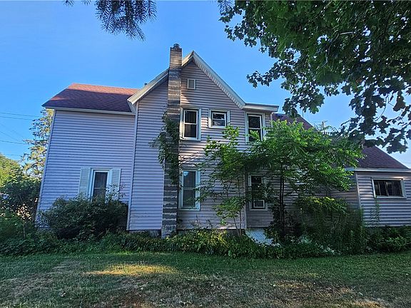 3rd image of 223 Lincoln St