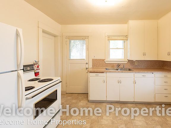4th image of 128 SE 2nd St