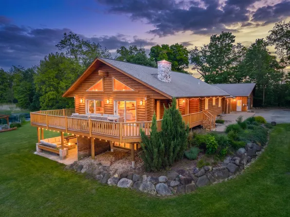 2717 N Beaumont AVENUE, Waterford, WI 53185