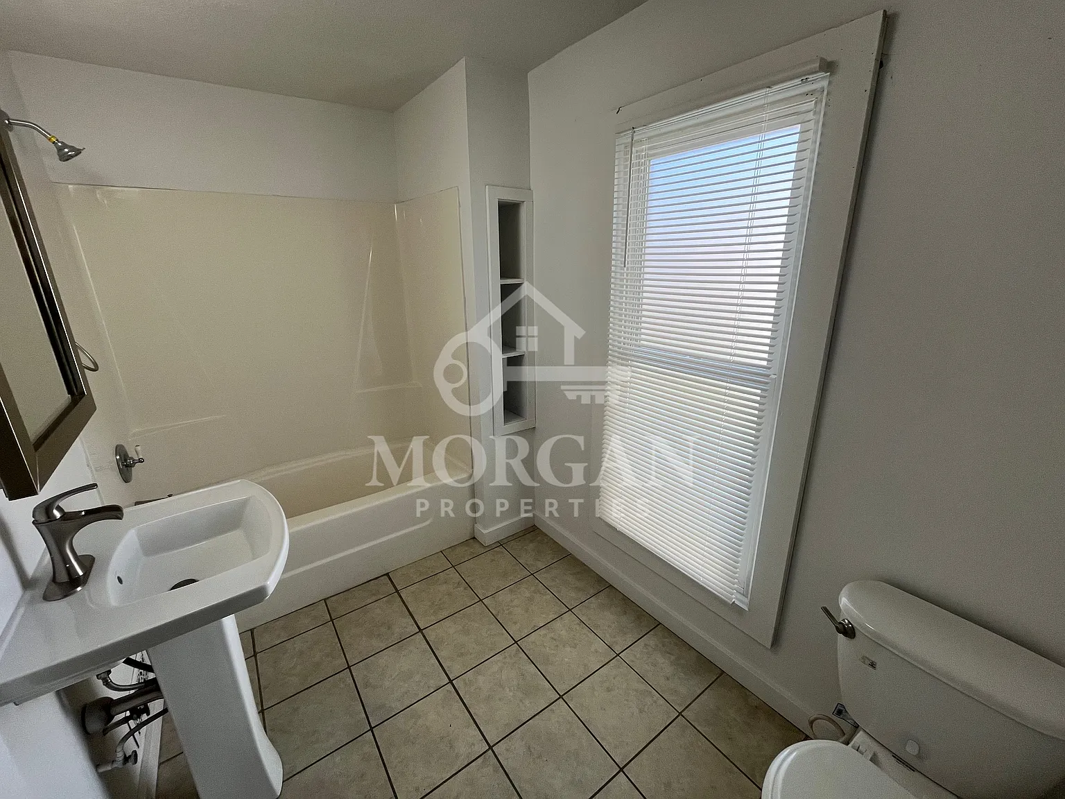 921 West 9th Street - 1 — Photo 3