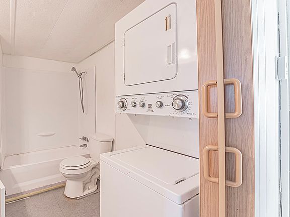 4th image of 410 N Amy Ln Trailer 8