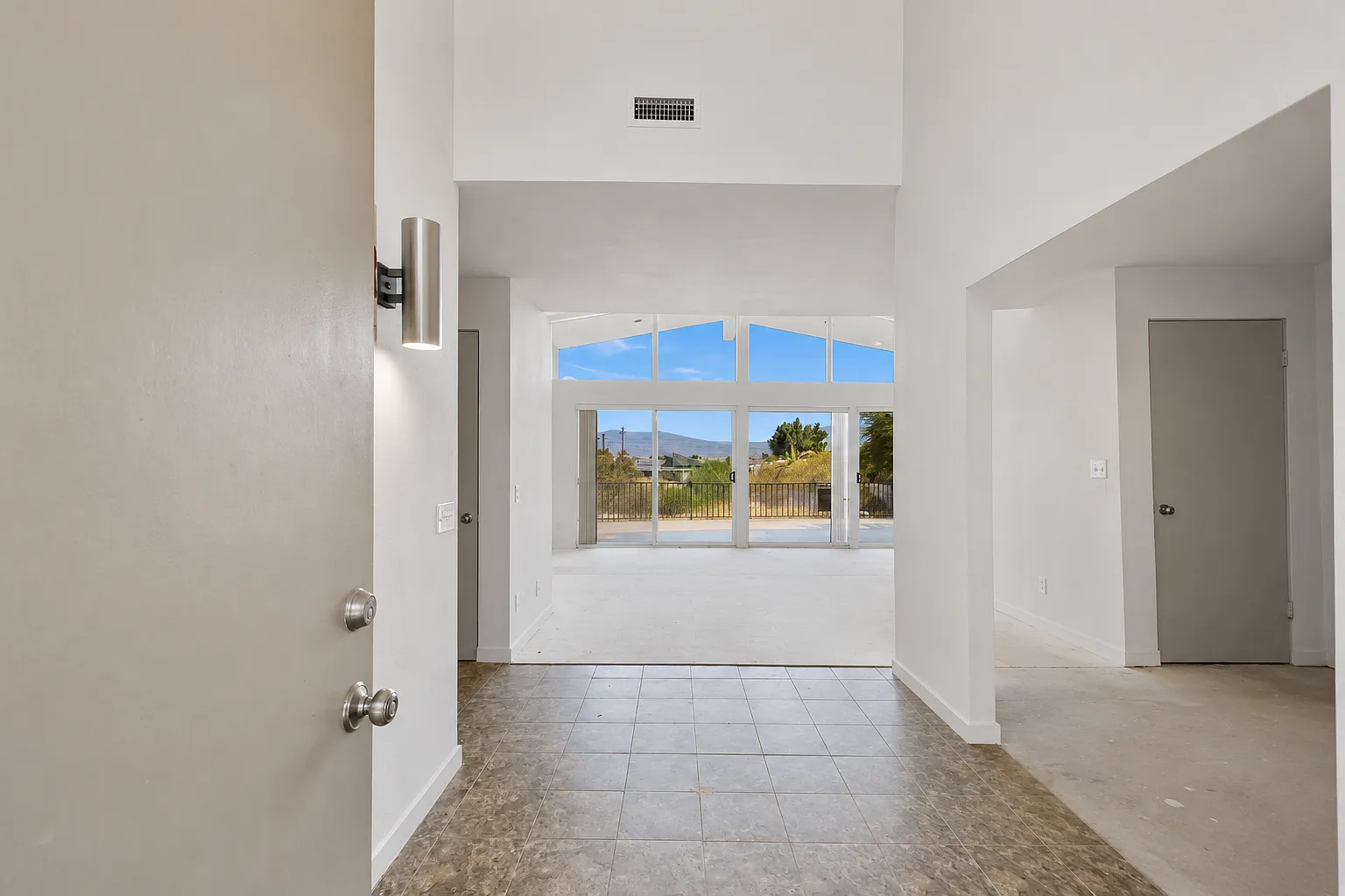 3 bed, 1923 sqft, $3,000 — Photo 4