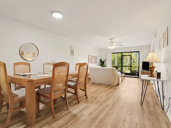 916 Capri Isles Blvd APT 102, Venice, FL 34292