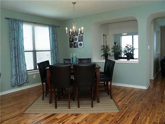4th image of 217 Kissing Oak Dr